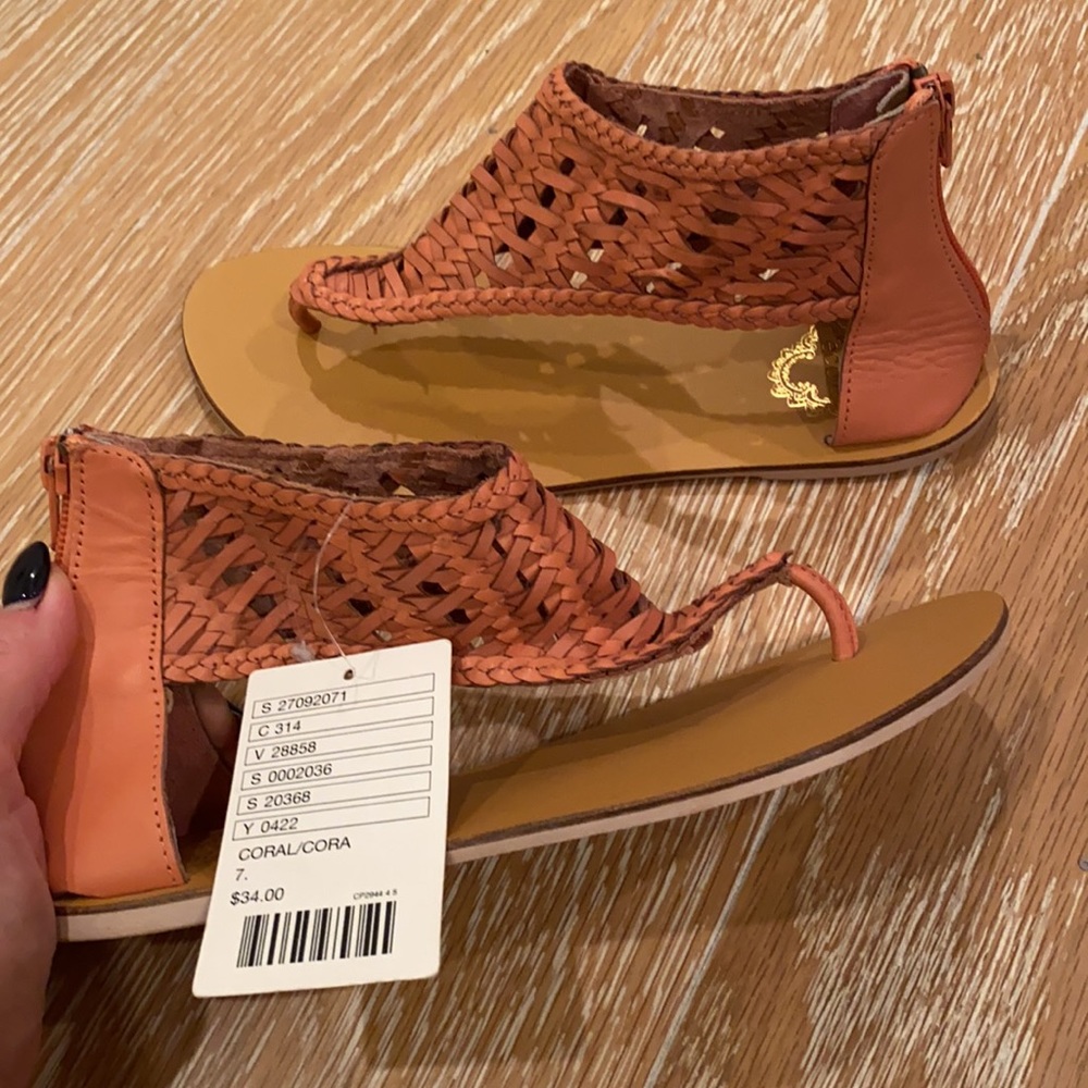 NWT Urban outfitters sandals🌷